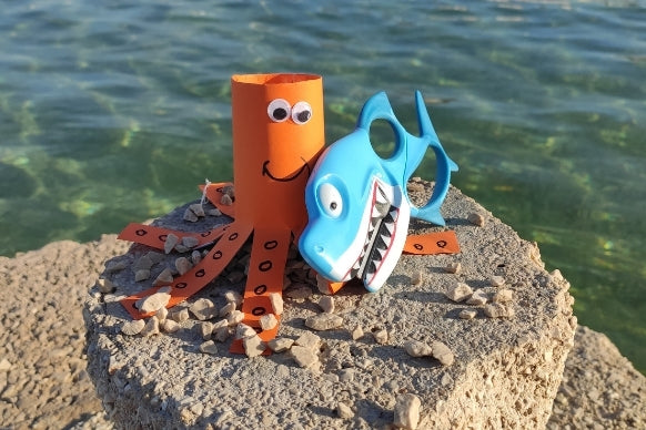 Simon Made A Friend On Vacation - An Octopus